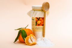Effervescent bath salt with natural essential oil of mandarin.
